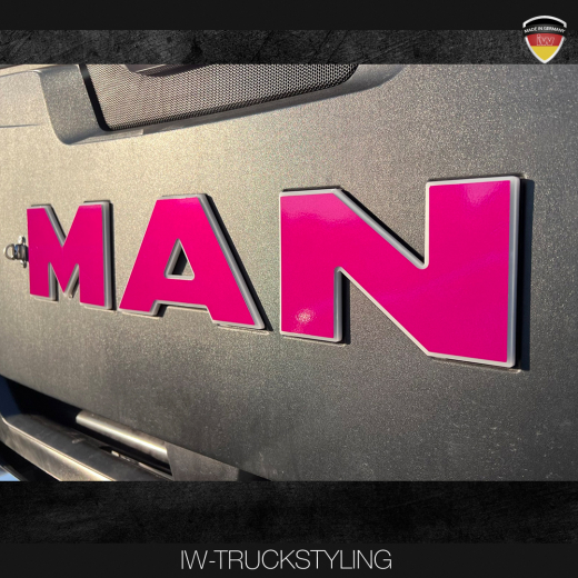 LED Schriftzug mit Kantenbeleuchtung für MAN TGX und TGS können individuell konfiguriert werden