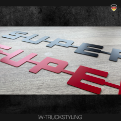 Schriftzug "Super" aus Kunststoff